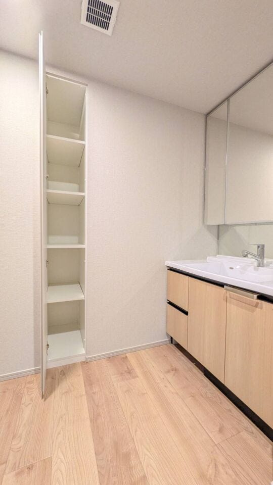 □便利な収納付き□室内洗濯置場