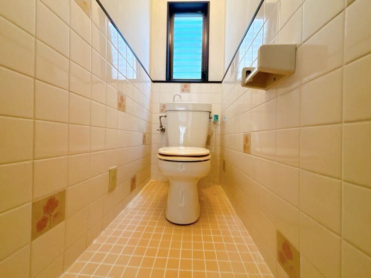 トイレにも窓があり、明るく通風良好です◎