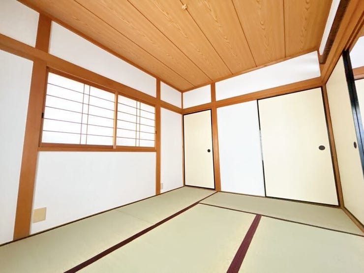 障子がついており、優しい光を取り込めます。