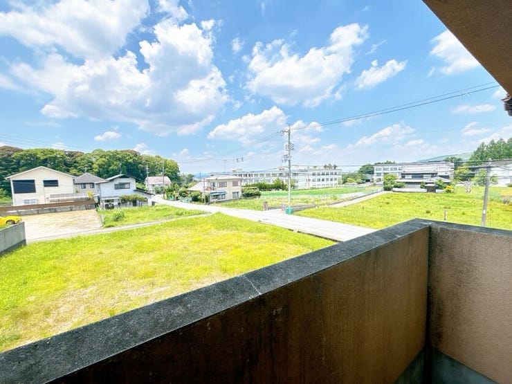 付近には緑や山など多く、豊かな自然の風景を望んでいただけます◎