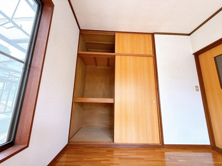 小物から大きな荷物まで収納ができ、お部屋を広く使って頂けます◎
