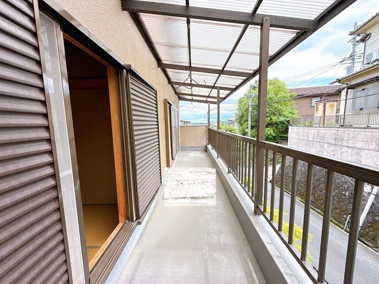 窓の間口が広く、洗濯物などの取り込みもスムーズです◎