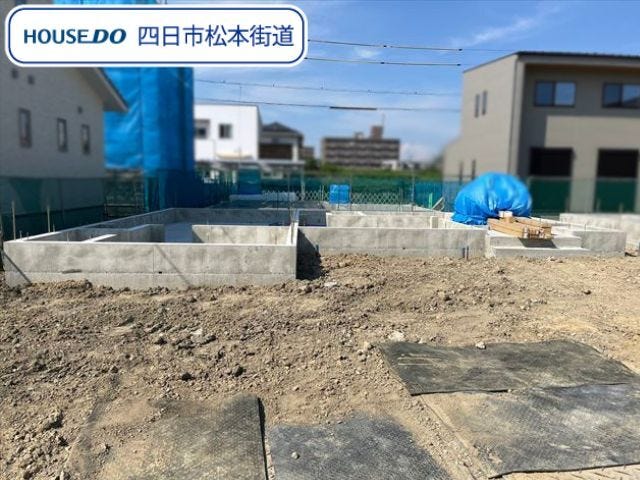 【外観】
日永小学校/南中学校エリアに約19.9帖のリビングのある4LDK♪新築一戸建て建築中。現在基礎。これから順次情報をお届けします。ご見学してみませんか
(2026年6月13日 撮影)