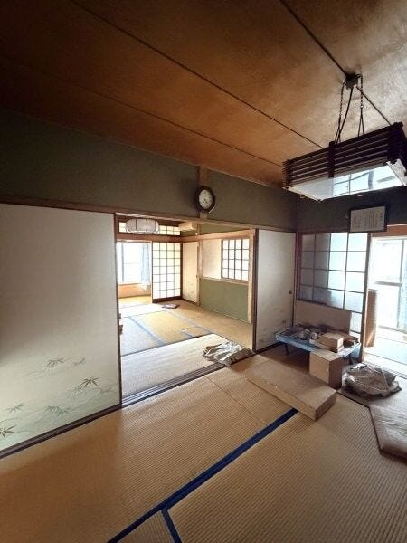 2間続きの和室は、ご家族の団らんや来客時など、多目的に活用できる便利な空間です。