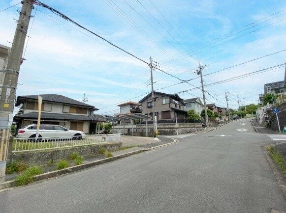 前面道路約6mと9mで車の出入りもスムーズ