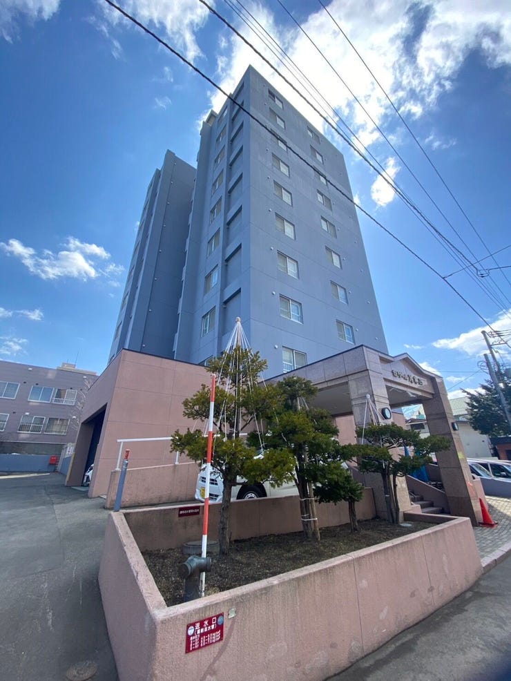 【外観】
《外観写真》
地下鉄東豊線「美園」駅 徒歩8分
地下鉄東豊線「月寒中央」駅 徒歩9分
アクセス良好で暮らしに便利な立地です。