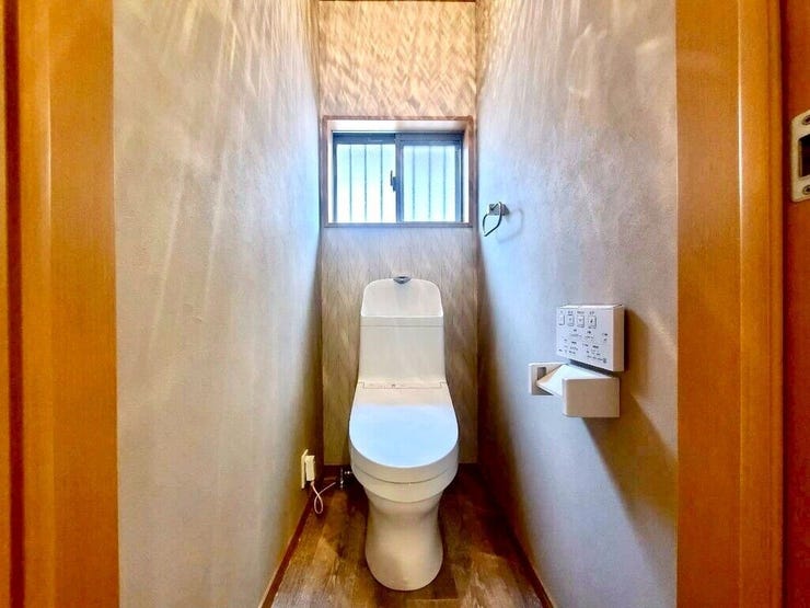 【Toilet】清潔感があり、落ち着いたデザインのトイレ。家族みんなが快適に使えます。