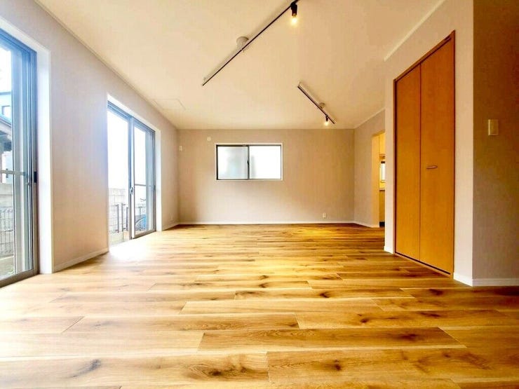 【Living】家族が集まりやすい場所で、くつろぎと会話が自然に生まれます。
