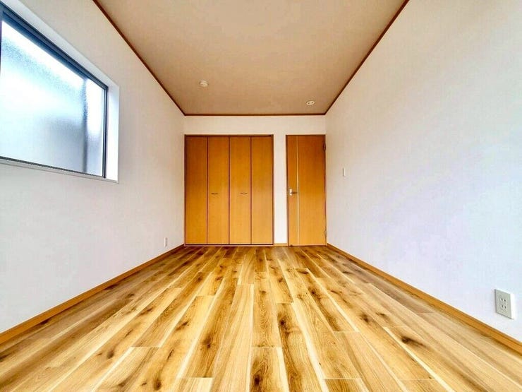 【Bedroom】ナチュラルな内装で、リラックスできる空間。寝室や書斎にも最適です。