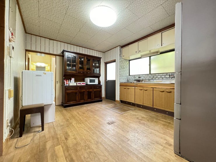 キッチンから洗面室や浴室などの水回りへスムーズに移動できる設計。料理や洗濯を同時にこなしやすい間取りです。