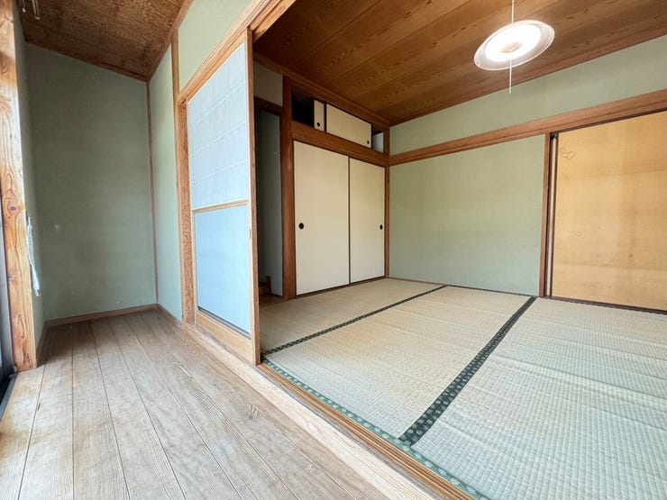 明るく開放的な2階の和室。多目的に使えるゆとりある広さを確保しています。