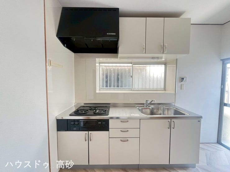 収納スペースたっぷり!調味料や調理器具が散らからず、お料理がスムーズに進みます♪