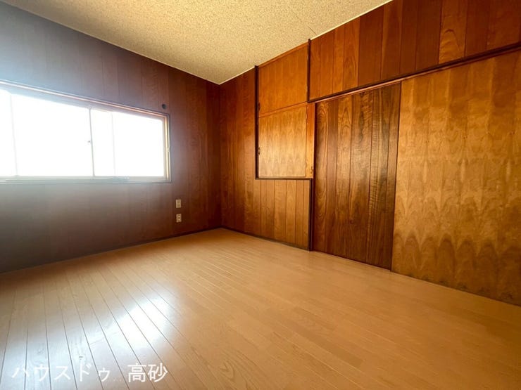 広さにゆとりがあり、ゆっくりくつろげる洋室です