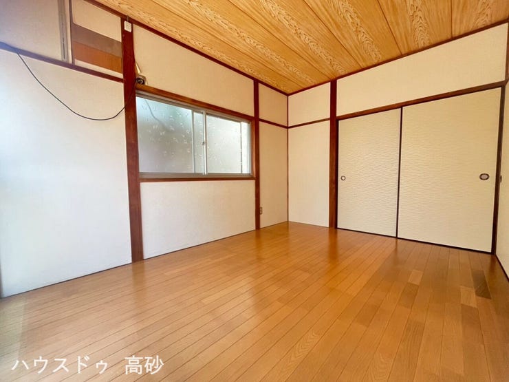 光と風を取り込み、心地よく過ごせる洋室です◎