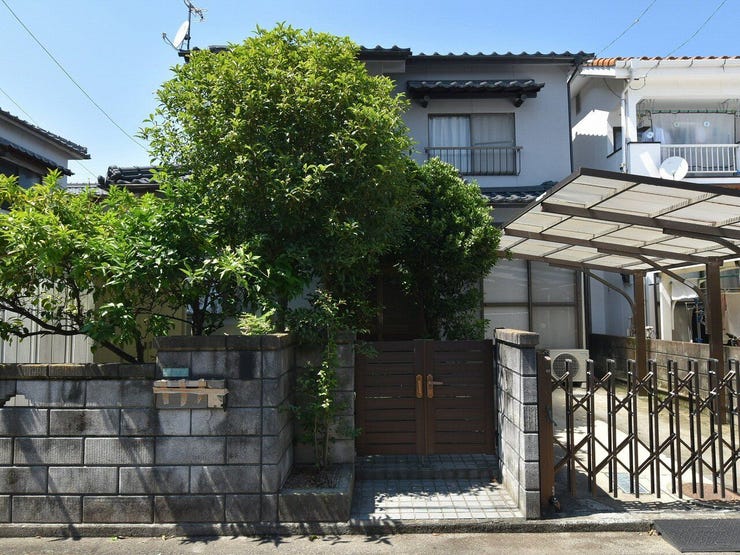 外観を南側より撮影