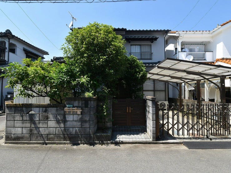 外観を南側より撮影