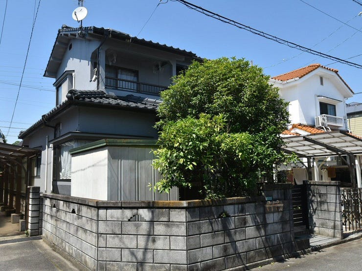 外観を南西側より撮影
