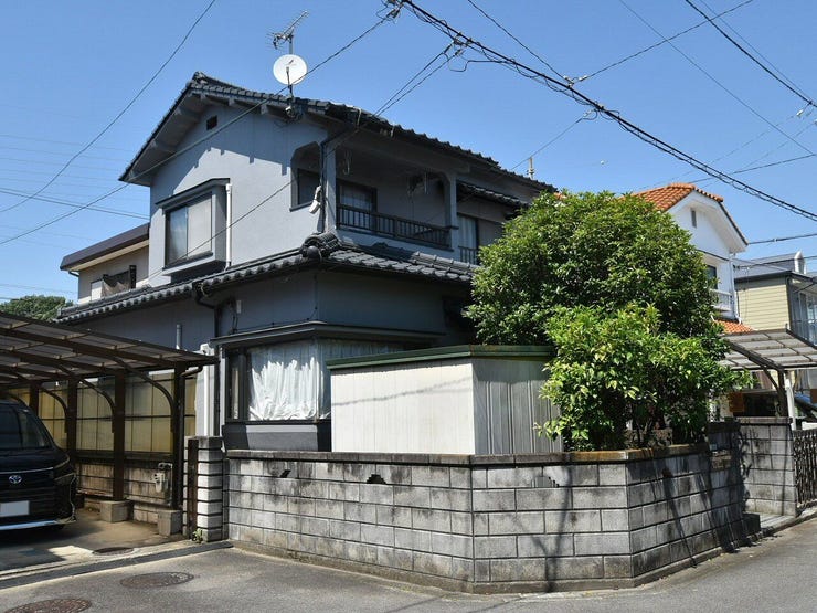 外観を南西側より撮影
