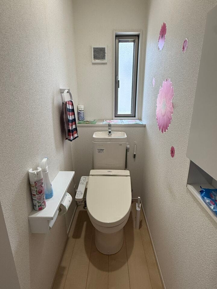 1階2階共に清潔感のあるウォシュレット付です♪