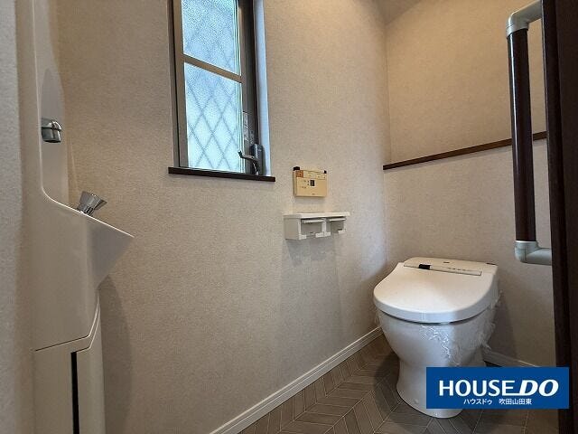 1階トイレです