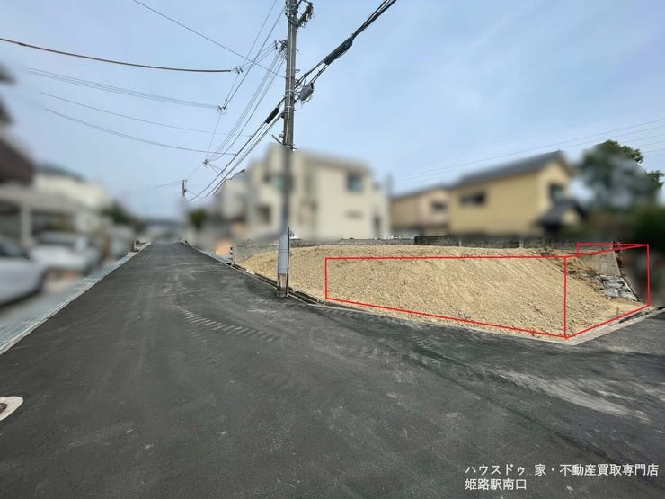 赤いラインは擁壁施工予定です。2026年8月末完工予定