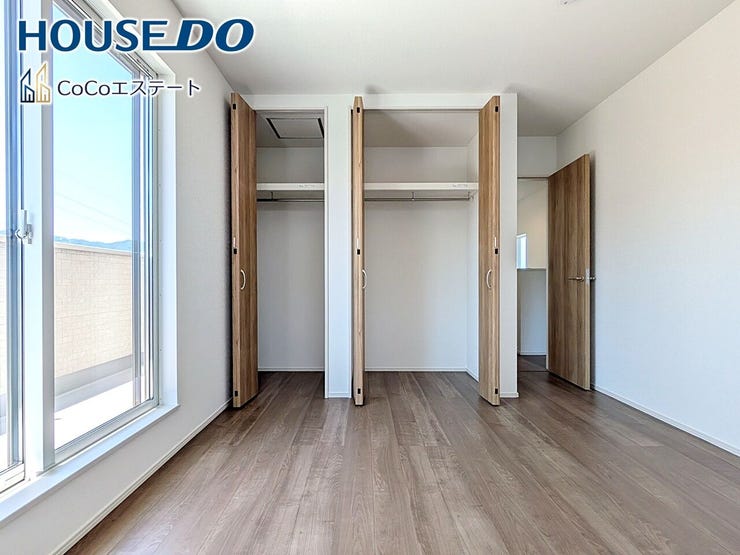 □■収納■□
各部屋にクローゼット完備♪
ゆとりの収納で、お部屋がスッキリ片付きます。