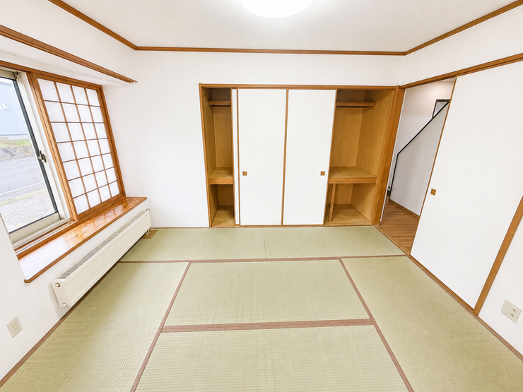 ■収納付きで布団などもしまえます!
■暖房付きで安心です!