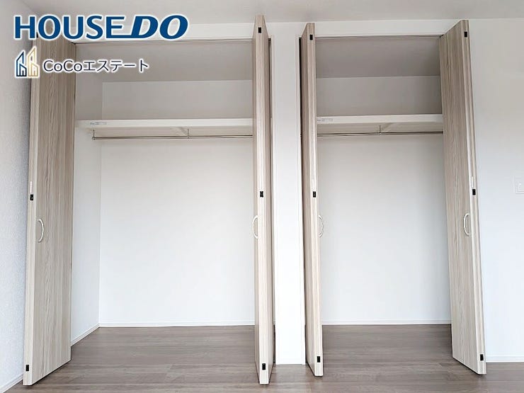 □■収納■□
各部屋にクローゼット完備♪
ゆとりの収納で、お部屋がスッキリ片付きます。