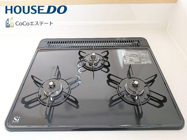 □■三口コンロ■□
同時にお料理が可能♪
煮物と炒め物と汁物と一度に作れます。
手際のよいママ確定ですね。