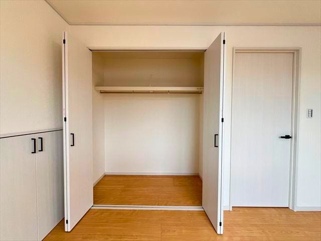2階西側7.3帖洋室クローゼット