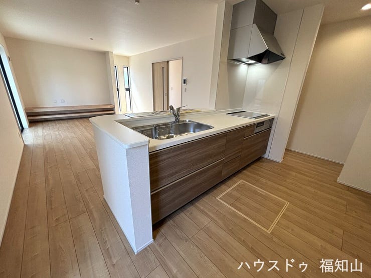 床下収納付きキッチンで、すっきり片付く快適な家事空間に。