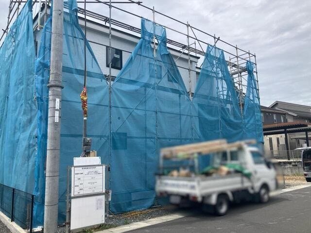 現在建築中の新築住宅で、完成に向けて着々と工事が進んでいます。新しい住まいの誕生をいち早くご検討いただけます。