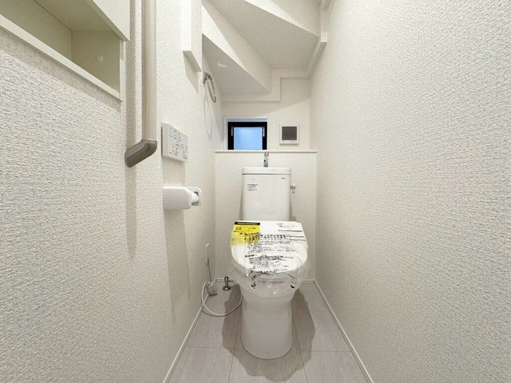 【Toilet】清潔感があり、落ち着いたデザインのトイレ。家族みんなが快適に使えます。