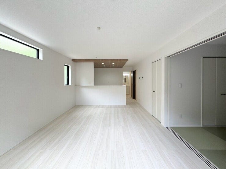 【Living】家族が集まりやすい場所で、くつろぎと会話が自然に生まれます。