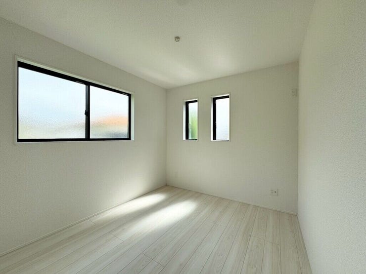 【Bedroom】ナチュラルな内装で、リラックスできる空間。寝室や書斎にも最適です。
