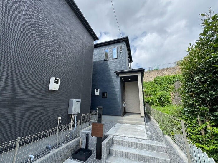 【Exterior】落ち着きのあるシンプルな外観で、長く愛せる住まいに仕上がっています。