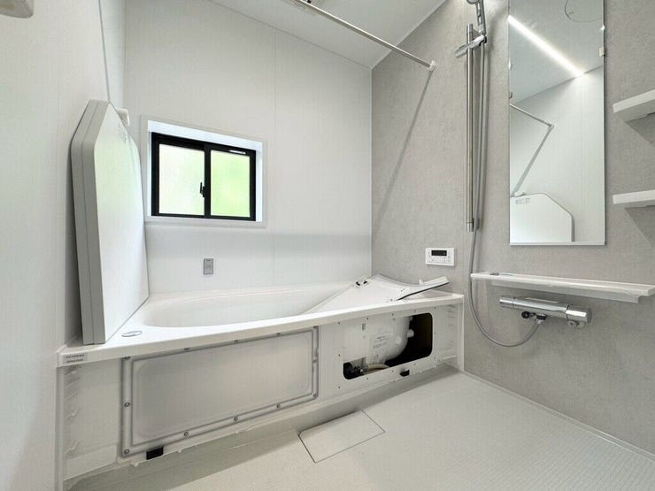 【Bathroom】お子様とのバスタイムにも十分な広さがあり、掃除も簡単にできます。