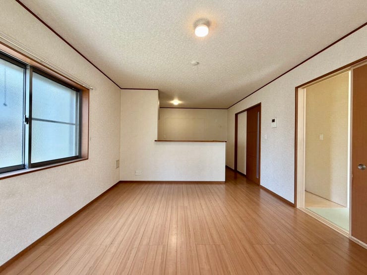 家族のコミュニケーションが自然と増える、明るく居心地の良いリビングダイニング♪