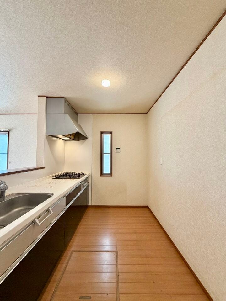 キッチンまわりも広さを意識して設計しましたので、動線が比較的スムーズです。