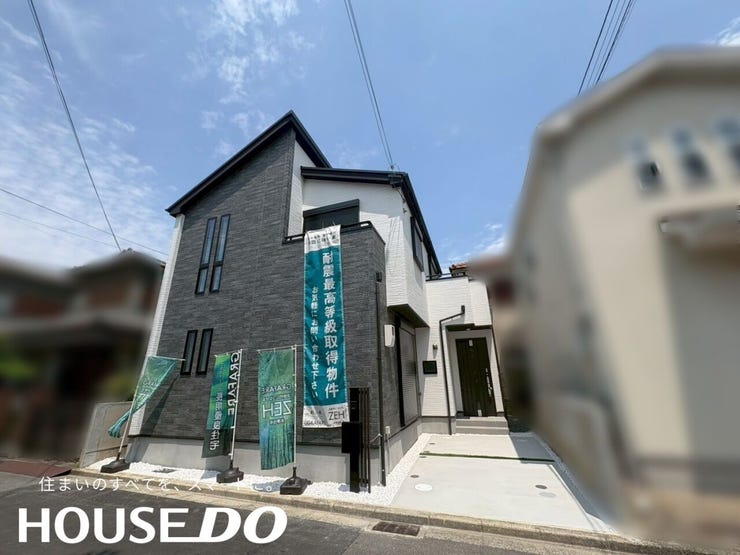 開放的な外観全景。採光・通風にも優れた設計です。