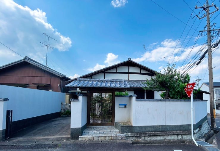 落ち着いた街並みに映える、本格和風の平屋