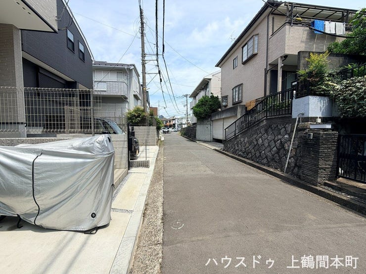 前面道路も見渡しやすく、小さなお子様のいるご家庭にも安心感のある住環境。