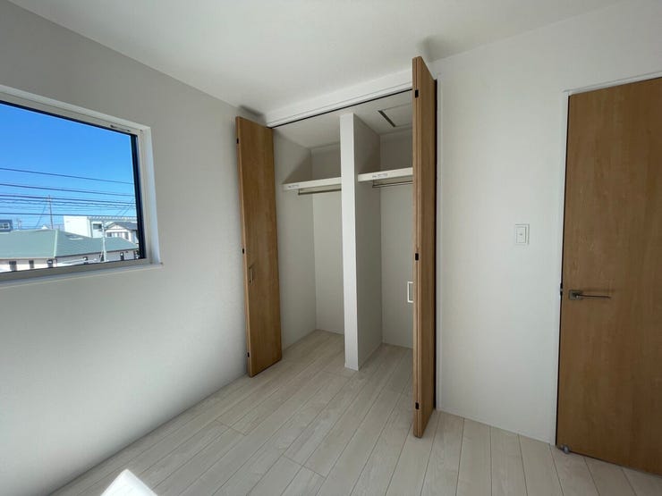 クローゼット 同仕様
全居室収納付き♪
お部屋がスッキリとお使いいただけます♪