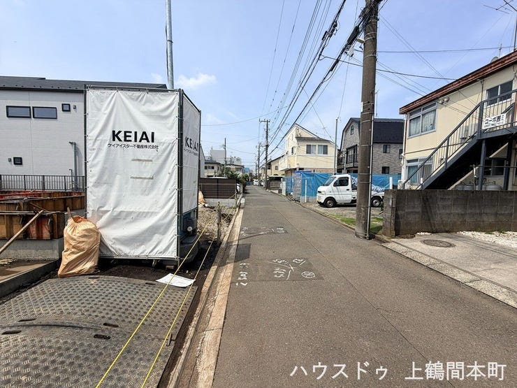 車通りが比較的落ち着いた前面道路で、穏やかな暮らしを演出。