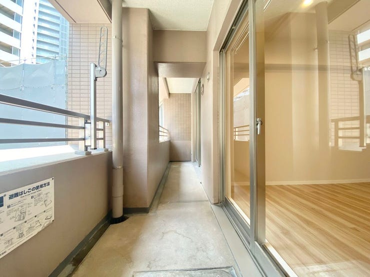 南東向きバルコニー。LDKに面しており、洗濯物干しはもちろん、心地よい外気も感じられます♪