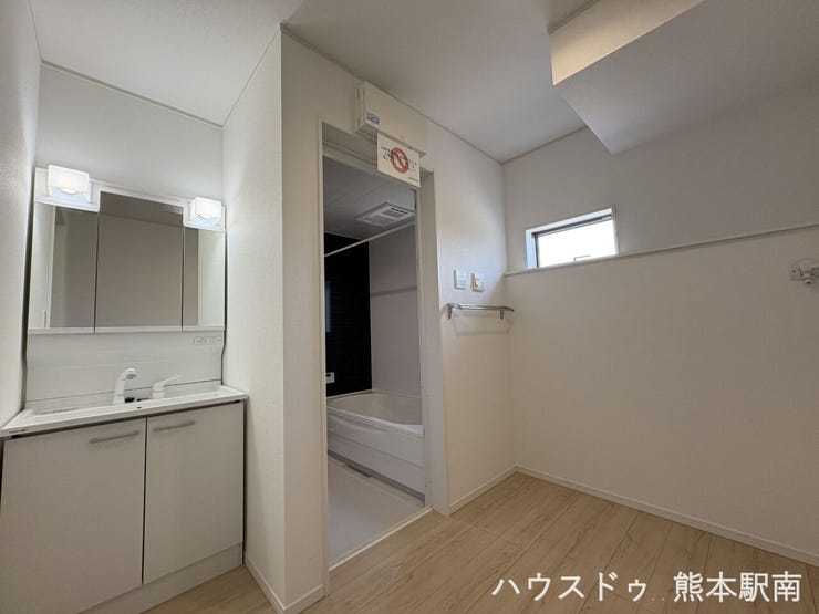 ■洗面所■
・広々して、朝の身支度がスムーズに行えるスペース