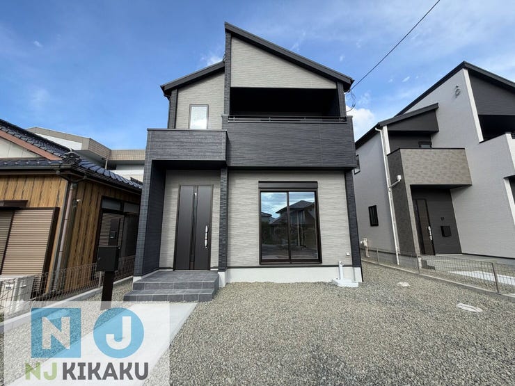 【外観】
内覧は毎日受付中です!
本庄町の2階建て新築4LDKの住宅です。