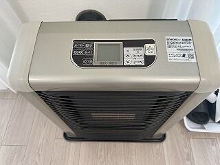 寒い冬でもお部屋を足元からパワフルに温めます。給排気も安心な設計で、室内の空気をクリーンに保ちながら快適に過ごせます。