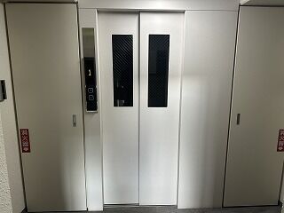 重い荷物がある日や、ベビーカー・車椅子での移動も安心で快適なエレベーター付きのマンションです。階段の上り下りが不要なため、毎日の外出や帰宅がスムーズになります。