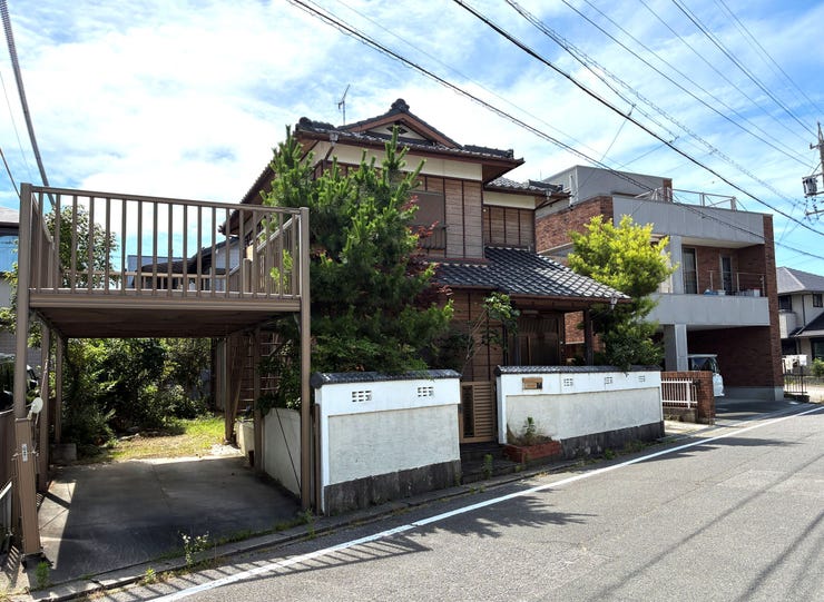 【外観】
建築条件なし!広々した間口でプランも幅も広がりそうです!